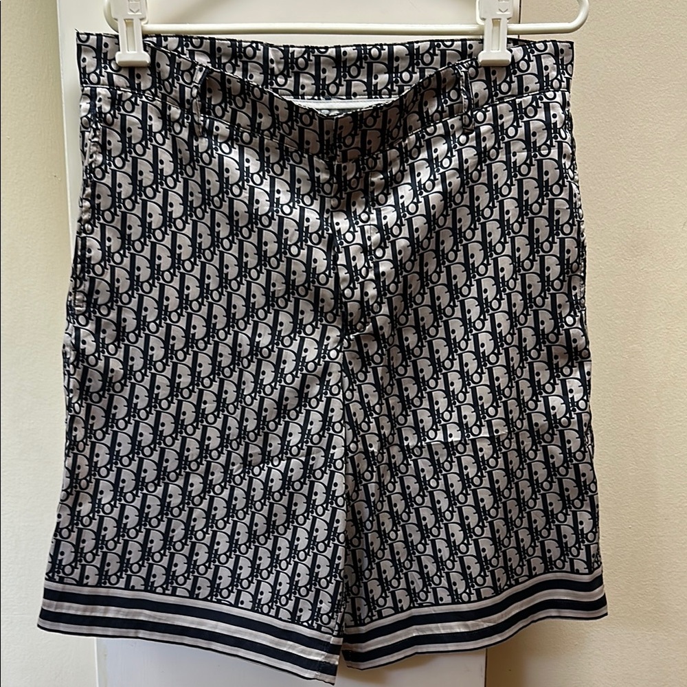 Stylish Black and White Patterned Men Shorts